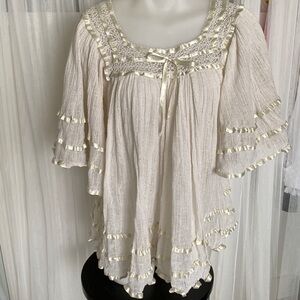 Vintage 80’s Elegant Cream Women's Boho Gauze /Crochet/Ribbon Hippie Top